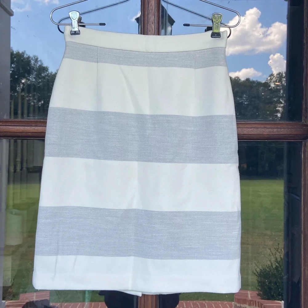 J. McLaughlin ivory‎ & gray striped skirt! Size 0
